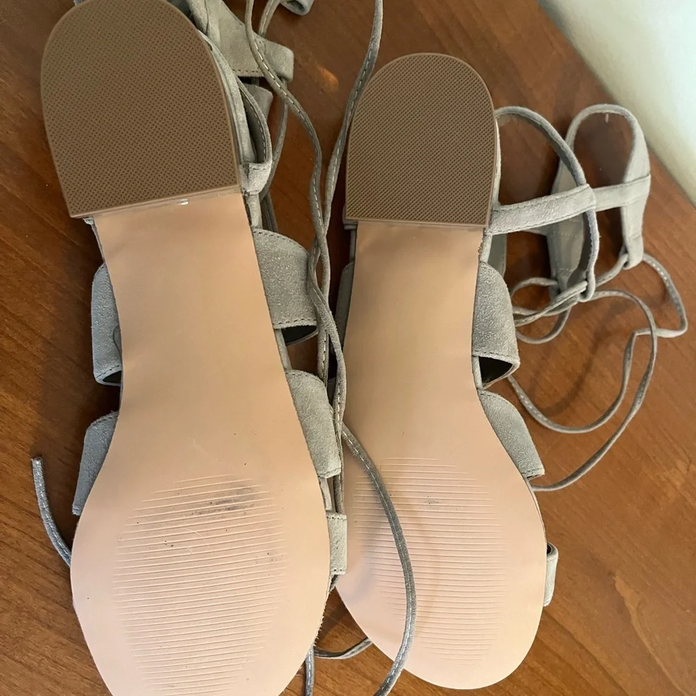 Steve Madden Womens Chely Gladiator Sandals Size 6.5 taupe Leather Lucite